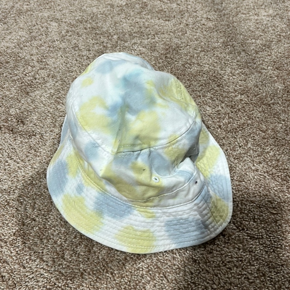 tie dye bucket hat!!